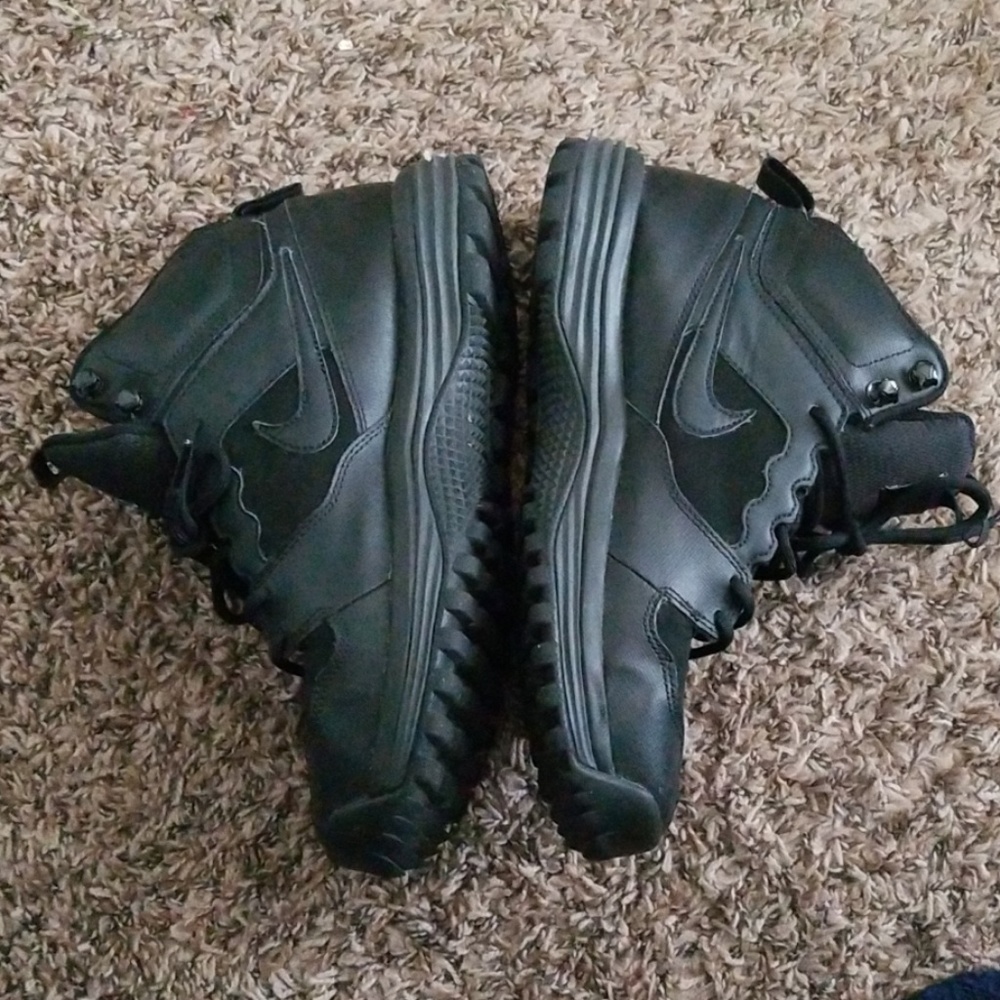 Nike tactical boots